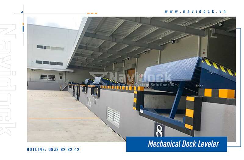 dock-leveler-navidock-at-warehouse